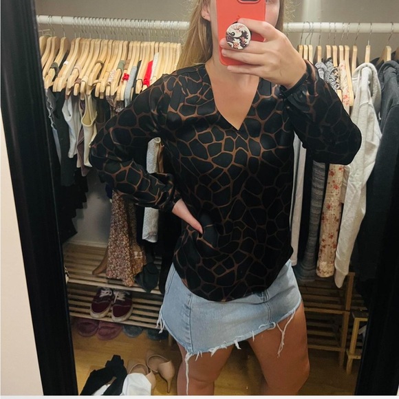 Banana Republic Giraffe Print Blouse - Picture 7 of 8
